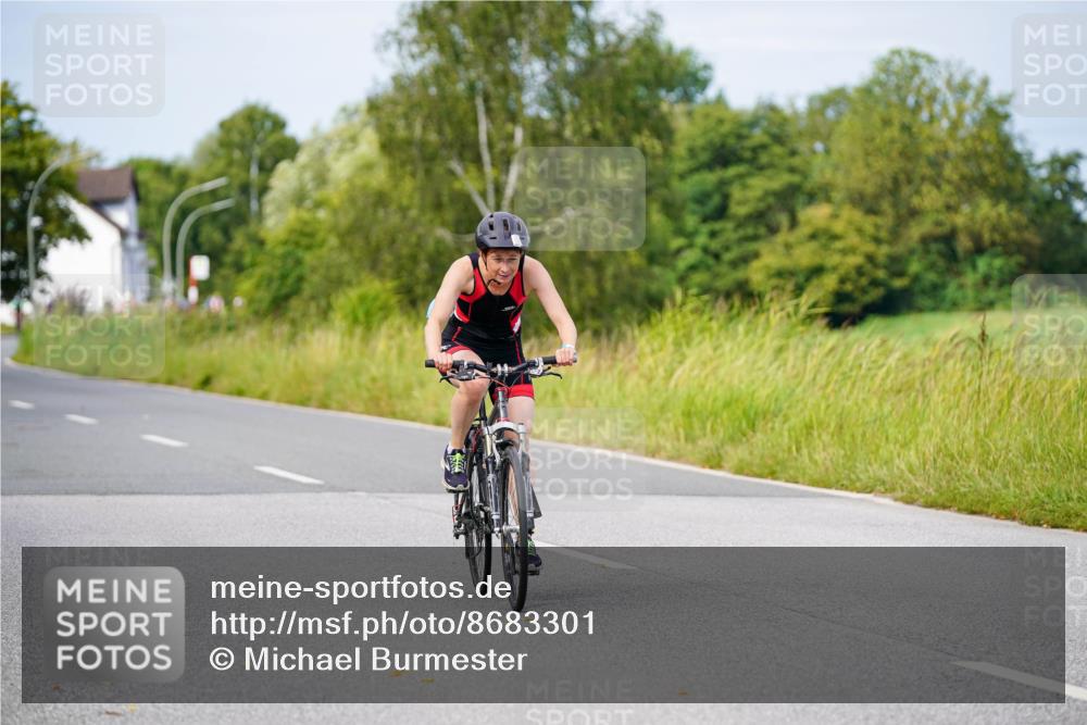 31.08.2025 - Elbe Triathlon Hamburg Michael Burmester http://msf.ph/oto/8683301 31.08.2025 11:10:10 Radfahren 1398, 1437, 1449 meine-sportfotos.de