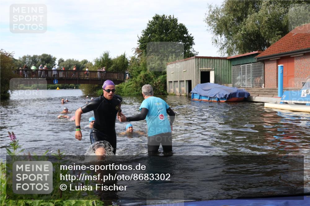 31.08.2025 - Elbe Triathlon Hamburg Luisa Fischer http://msf.ph/oto/8683302 31.08.2025 10:15:00 Schwimmen 956, 1038, 1057 meine-sportfotos.de