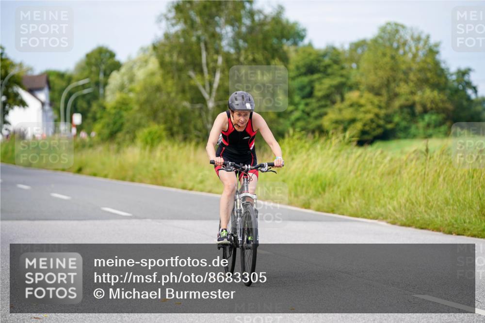 31.08.2025 - Elbe Triathlon Hamburg Michael Burmester http://msf.ph/oto/8683305 31.08.2025 11:10:10 Radfahren 1398, 1437, 1449 meine-sportfotos.de
