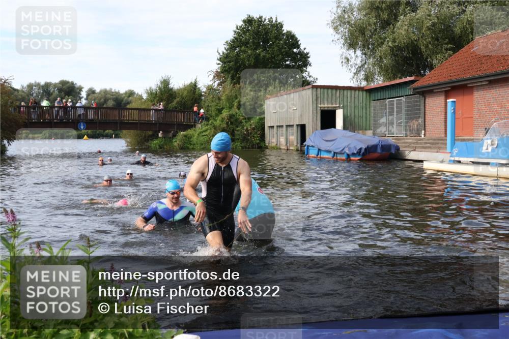 31.08.2025 - Elbe Triathlon Hamburg Luisa Fischer http://msf.ph/oto/8683322 31.08.2025 10:15:06 Schwimmen 956, 1038, 1057, 1068 meine-sportfotos.de
