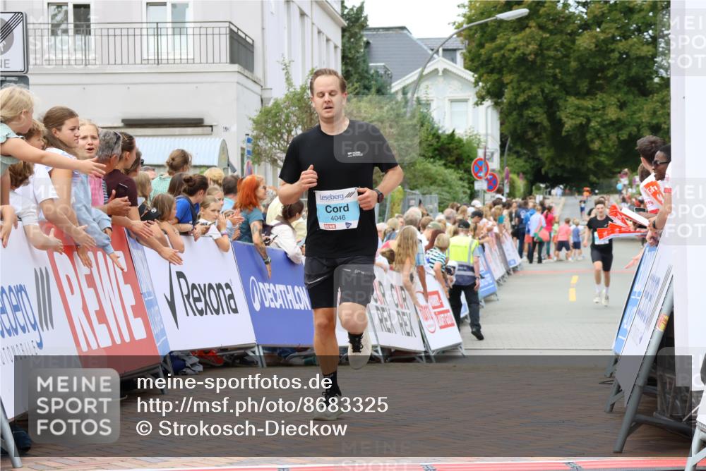 31.08.2025 - 21. Blankeneser Heldenlauf Strokosch-Dieckow http://msf.ph/oto/8683325 31.08.2025 12:03:54 Ziel 4046, 4225, 4226 meine-sportfotos.de