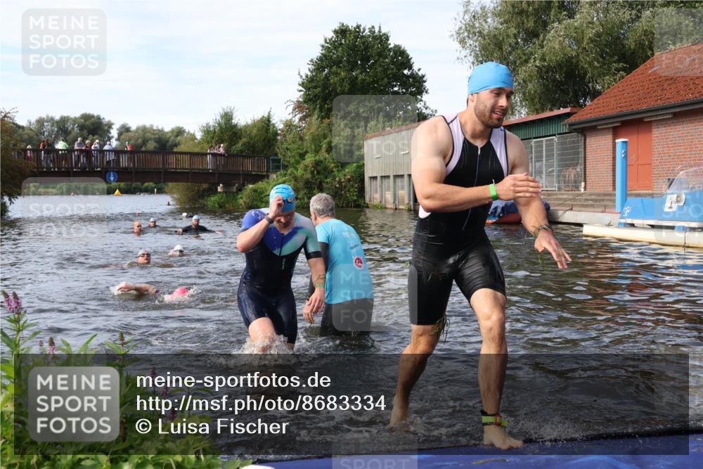 31.08.2025 - Elbe Triathlon Hamburg Luisa Fischer http://msf.ph/oto/8683334 31.08.2025 10:15:08 Schwimmen 956, 1057, 1068, 1072 meine-sportfotos.de