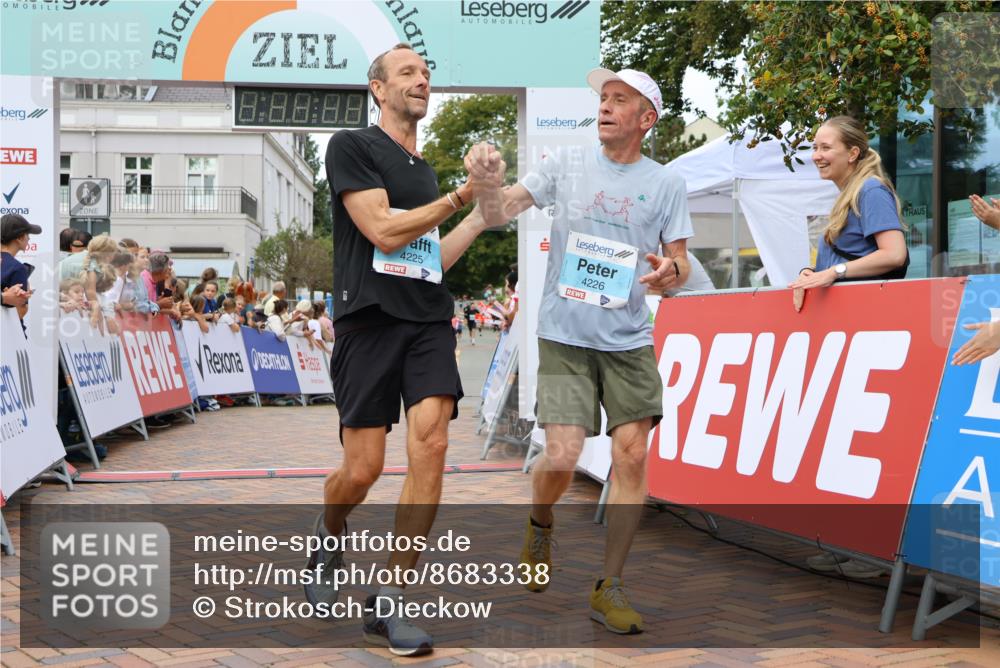 31.08.2025 - 21. Blankeneser Heldenlauf Strokosch-Dieckow http://msf.ph/oto/8683338 31.08.2025 12:03:50 Ziel 4046, 4230, 4225, 4226 meine-sportfotos.de