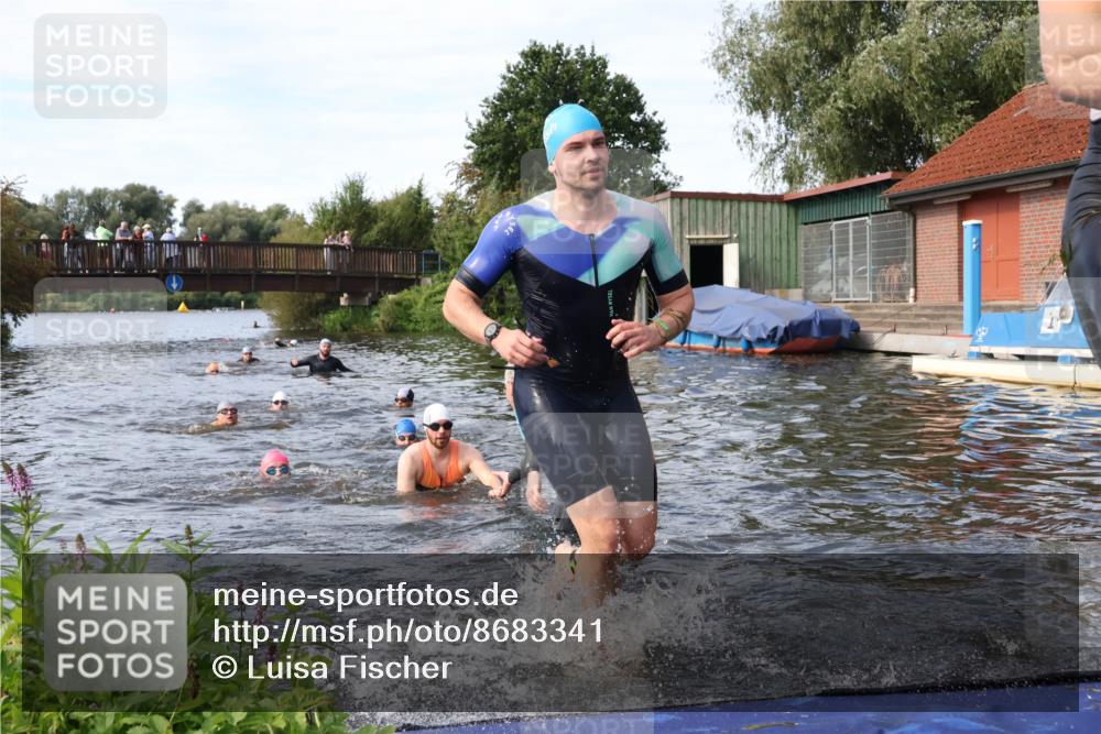 31.08.2025 - Elbe Triathlon Hamburg Luisa Fischer http://msf.ph/oto/8683341 31.08.2025 10:15:09 Schwimmen 956, 1057, 1068, 1072 meine-sportfotos.de