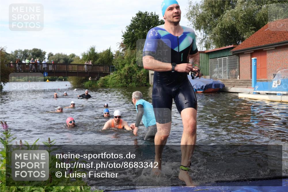 31.08.2025 - Elbe Triathlon Hamburg Luisa Fischer http://msf.ph/oto/8683342 31.08.2025 10:15:09 Schwimmen 956, 1057, 1068, 1072 meine-sportfotos.de