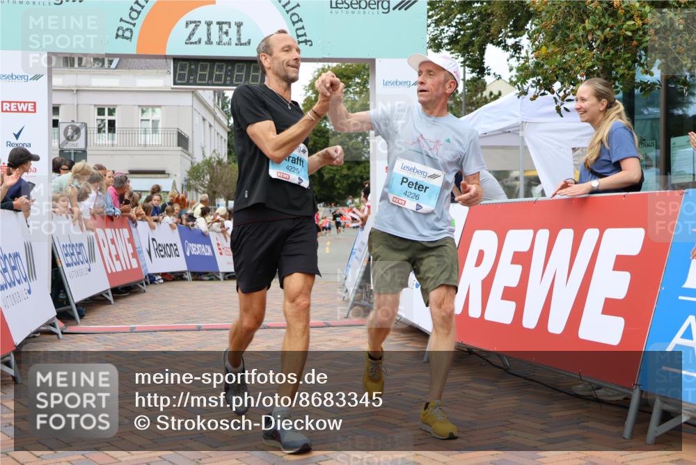 31.08.2025 - 21. Blankeneser Heldenlauf Strokosch-Dieckow http://msf.ph/oto/8683345 31.08.2025 12:03:50 Ziel 4046, 4230, 4225, 4226 meine-sportfotos.de