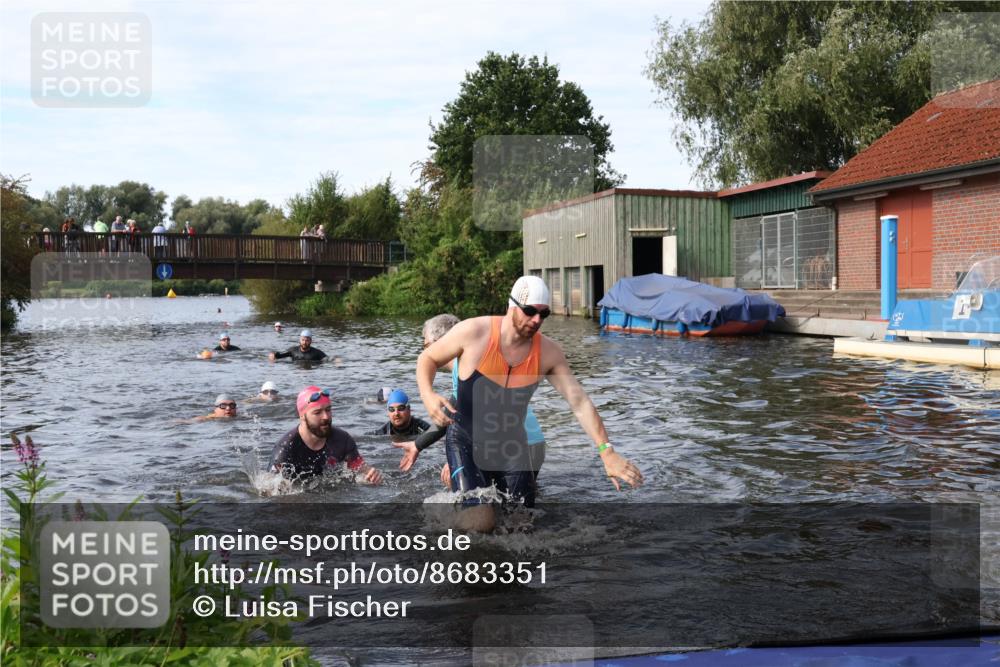 31.08.2025 - Elbe Triathlon Hamburg Luisa Fischer http://msf.ph/oto/8683351 31.08.2025 10:15:12 Schwimmen 956, 1057, 1068, 1072 meine-sportfotos.de