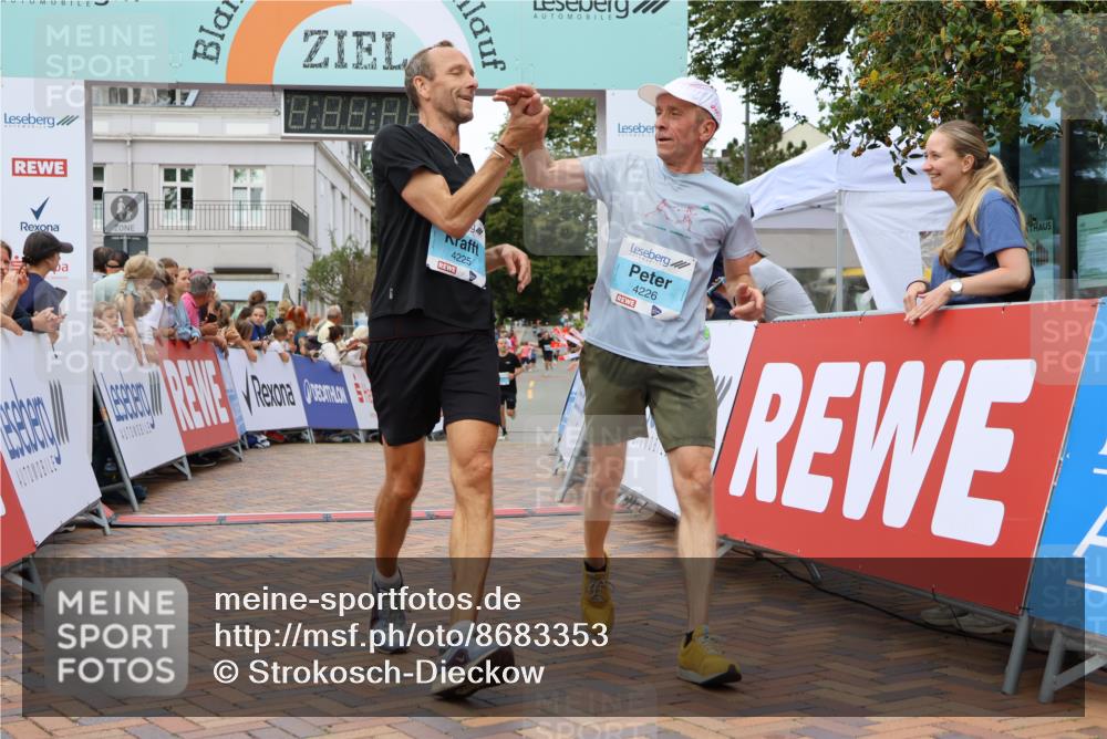 31.08.2025 - 21. Blankeneser Heldenlauf Strokosch-Dieckow http://msf.ph/oto/8683353 31.08.2025 12:03:50 Ziel 4046, 4230, 4225, 4226 meine-sportfotos.de
