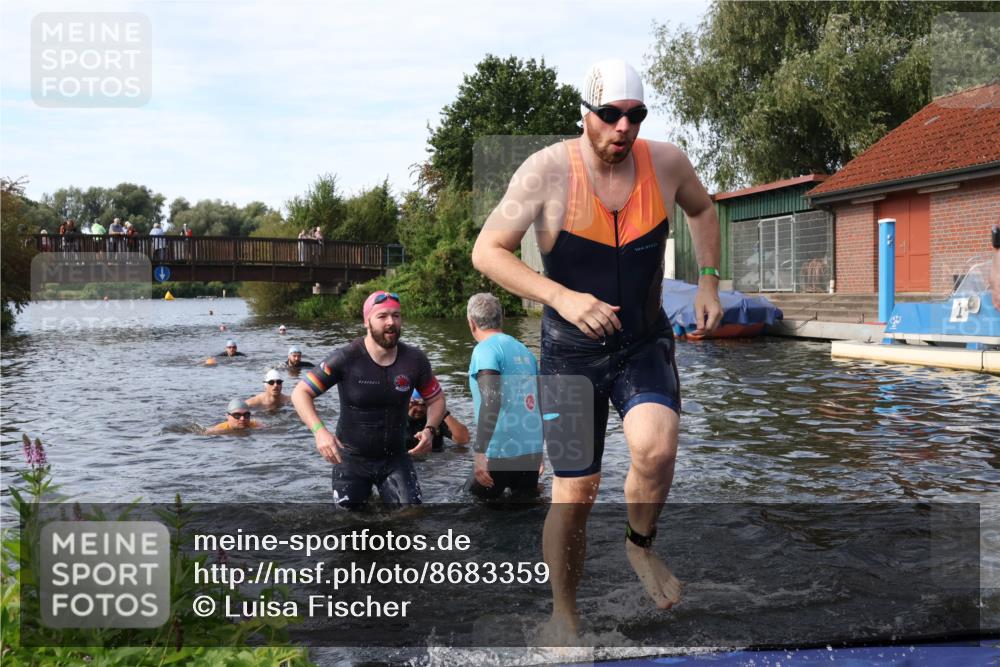 31.08.2025 - Elbe Triathlon Hamburg Luisa Fischer http://msf.ph/oto/8683359 31.08.2025 10:15:14 Schwimmen 956, 1057, 1068, 1072, 1102 meine-sportfotos.de