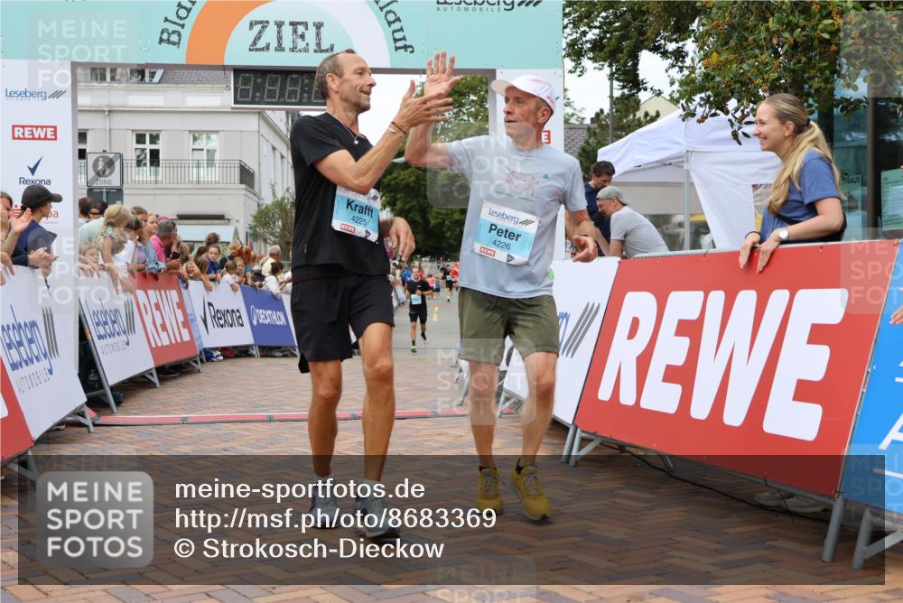 31.08.2025 - 21. Blankeneser Heldenlauf Strokosch-Dieckow http://msf.ph/oto/8683369 31.08.2025 12:03:49 Ziel 4230, 4225, 4226 meine-sportfotos.de