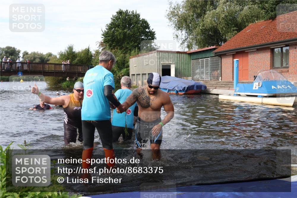 31.08.2025 - Elbe Triathlon Hamburg Luisa Fischer http://msf.ph/oto/8683375 31.08.2025 10:15:24 Schwimmen 1011, 1040, 1041, 1102 meine-sportfotos.de