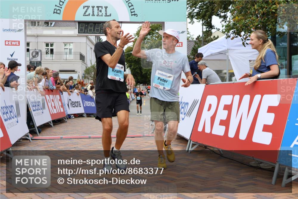 31.08.2025 - 21. Blankeneser Heldenlauf Strokosch-Dieckow http://msf.ph/oto/8683377 31.08.2025 12:03:49 Ziel 4230, 4225, 4226 meine-sportfotos.de