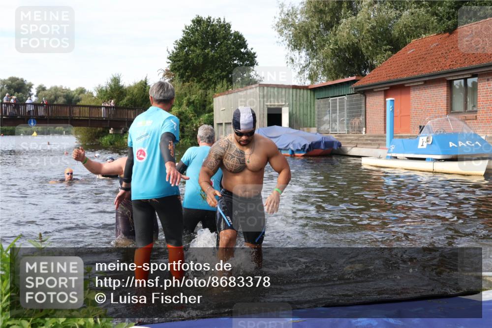 31.08.2025 - Elbe Triathlon Hamburg Luisa Fischer http://msf.ph/oto/8683378 31.08.2025 10:15:24 Schwimmen 1011, 1040, 1041, 1102 meine-sportfotos.de