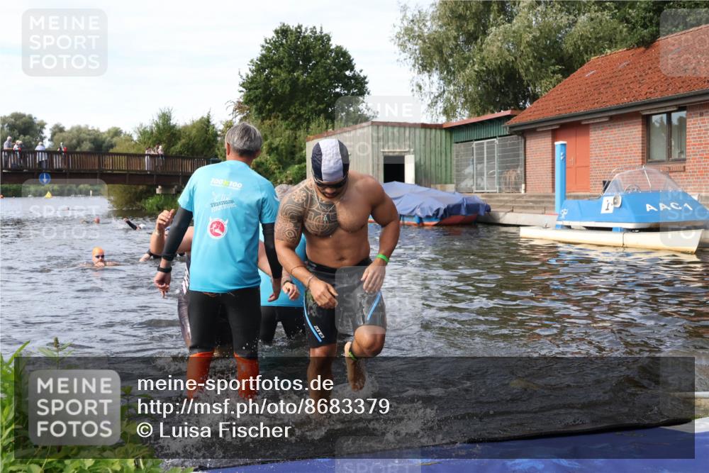 31.08.2025 - Elbe Triathlon Hamburg Luisa Fischer http://msf.ph/oto/8683379 31.08.2025 10:15:25 Schwimmen 1011, 1040, 1041, 1098, 1102 meine-sportfotos.de