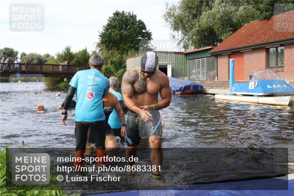 31.08.2025 - Elbe Triathlon Hamburg Luisa Fischer http://msf.ph/oto/8683381 31.08.2025 10:15:25 Schwimmen 1011, 1040, 1041, 1098, 1102 meine-sportfotos.de