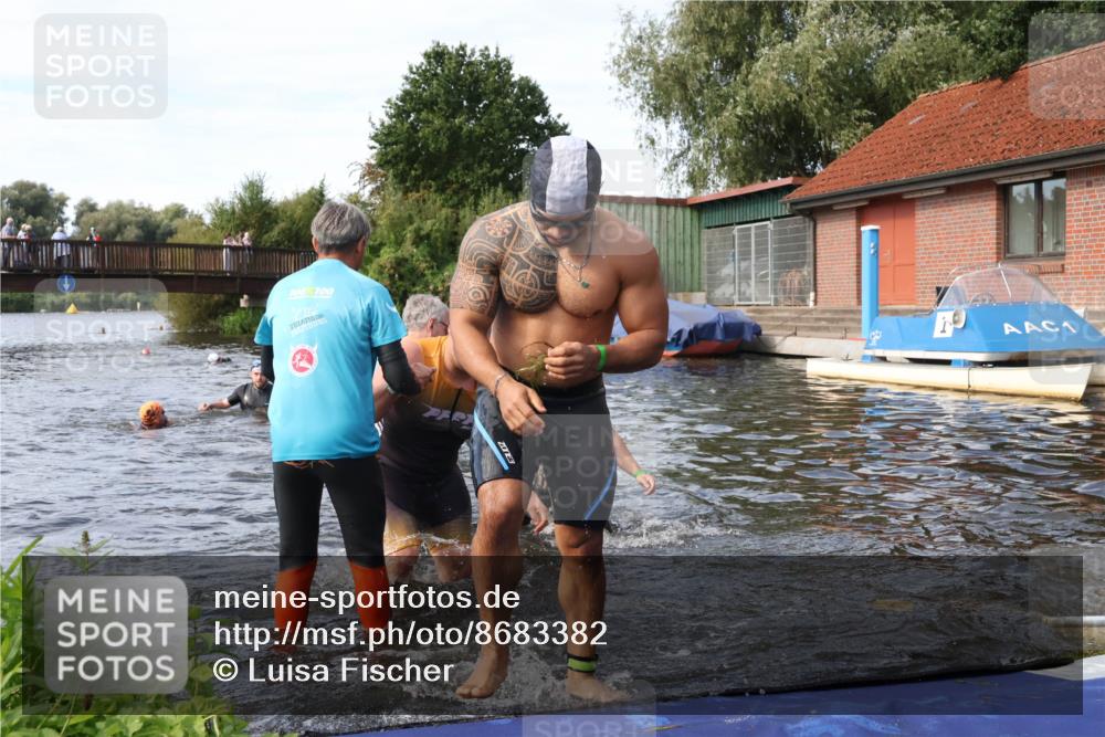 31.08.2025 - Elbe Triathlon Hamburg Luisa Fischer http://msf.ph/oto/8683382 31.08.2025 10:15:25 Schwimmen 1011, 1040, 1041, 1098, 1102 meine-sportfotos.de