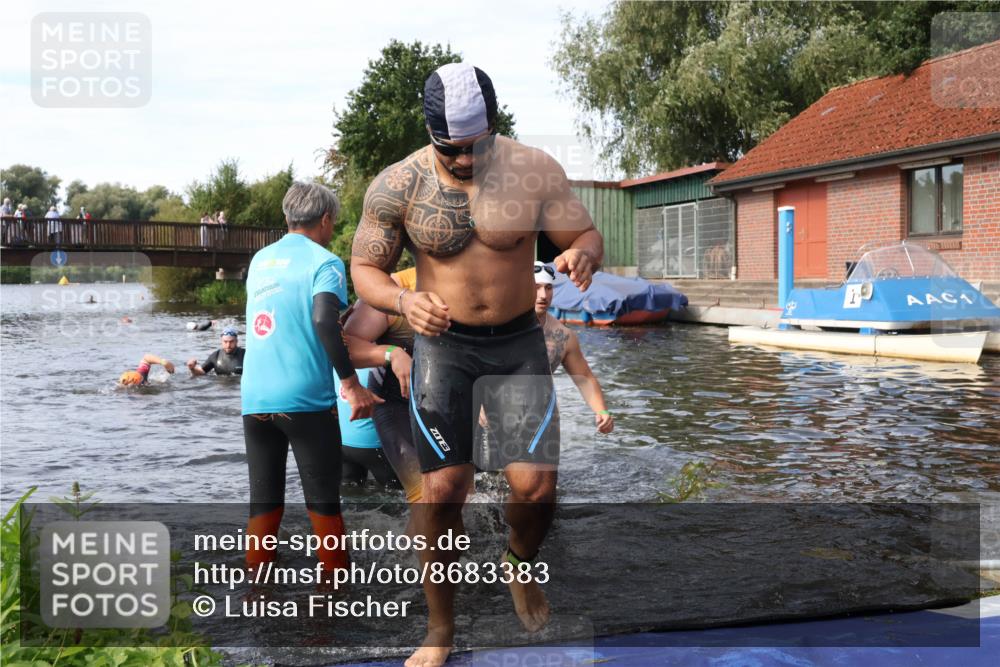 31.08.2025 - Elbe Triathlon Hamburg Luisa Fischer http://msf.ph/oto/8683383 31.08.2025 10:15:26 Schwimmen 1011, 1040, 1041, 1098, 1102 meine-sportfotos.de