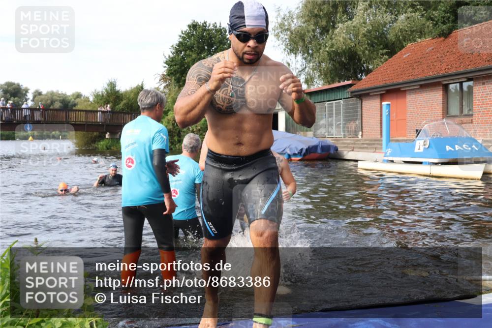 31.08.2025 - Elbe Triathlon Hamburg Luisa Fischer http://msf.ph/oto/8683386 31.08.2025 10:15:26 Schwimmen 1011, 1040, 1041, 1098, 1102 meine-sportfotos.de
