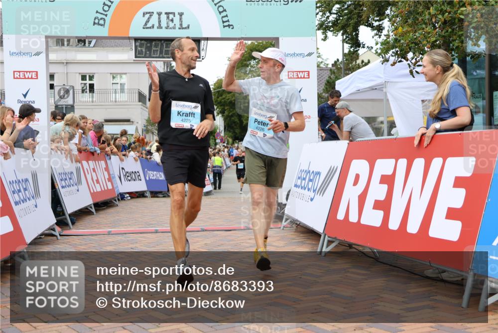 31.08.2025 - 21. Blankeneser Heldenlauf Strokosch-Dieckow http://msf.ph/oto/8683393 31.08.2025 12:03:49 Ziel 4230, 4225, 4226 meine-sportfotos.de