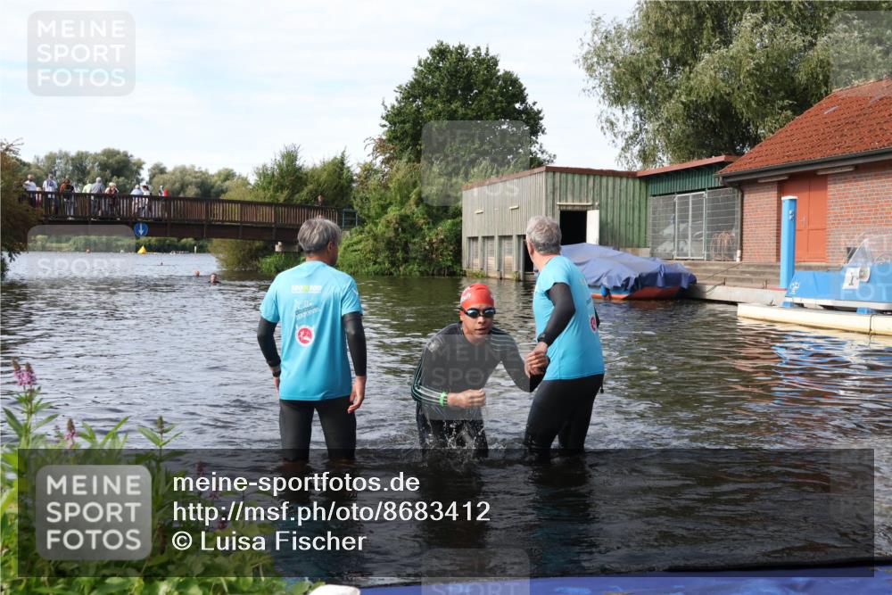 31.08.2025 - Elbe Triathlon Hamburg Luisa Fischer http://msf.ph/oto/8683412 31.08.2025 10:16:08 Schwimmen 949, 991 meine-sportfotos.de