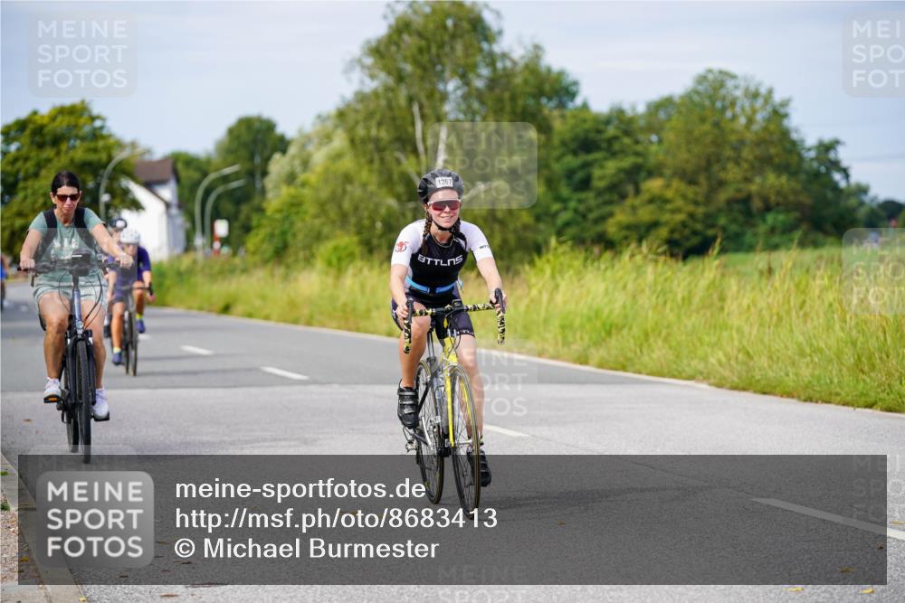 31.08.2025 - Elbe Triathlon Hamburg Michael Burmester http://msf.ph/oto/8683413 31.08.2025 11:10:40 Radfahren 1335, 1367, 1382, 1388, 1393, 1396 meine-sportfotos.de