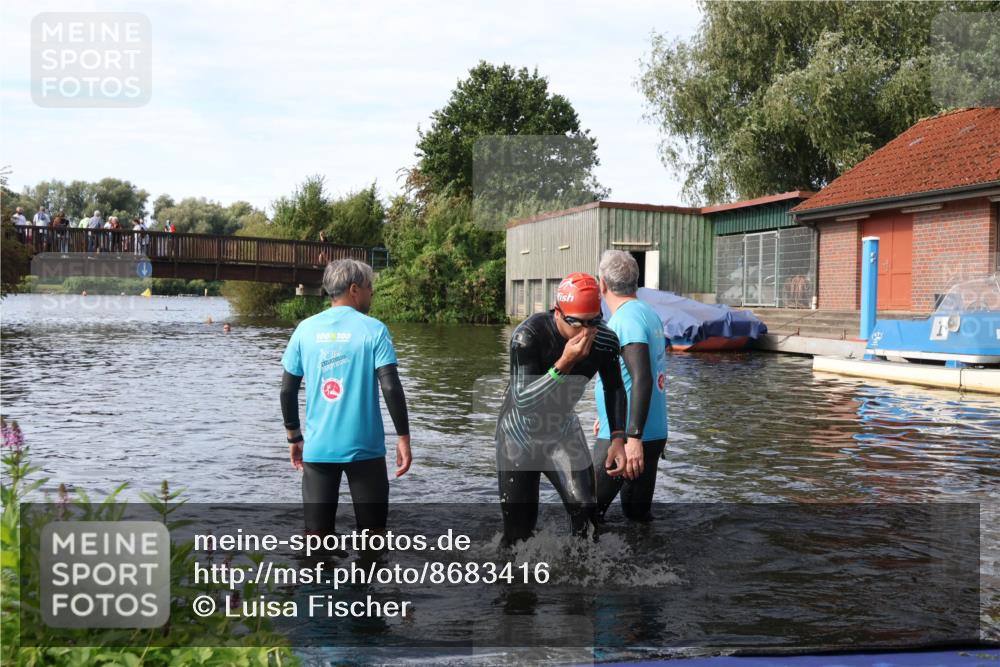 31.08.2025 - Elbe Triathlon Hamburg Luisa Fischer http://msf.ph/oto/8683416 31.08.2025 10:16:09 Schwimmen 949, 991 meine-sportfotos.de
