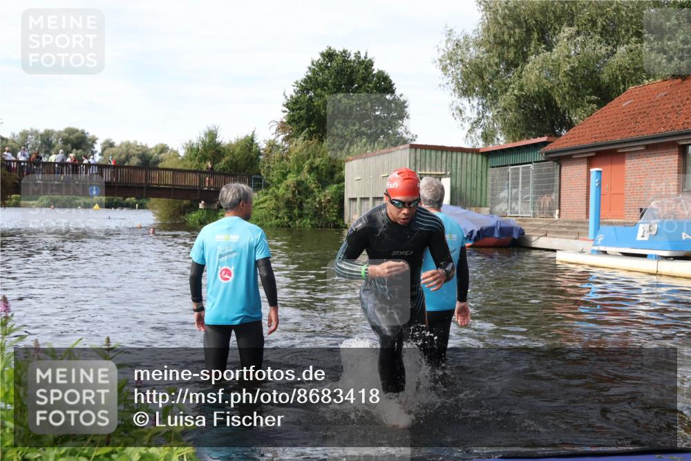 31.08.2025 - Elbe Triathlon Hamburg Luisa Fischer http://msf.ph/oto/8683418 31.08.2025 10:16:09 Schwimmen 949, 991 meine-sportfotos.de