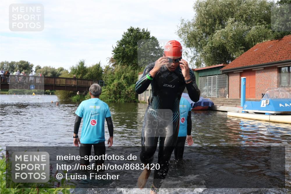 31.08.2025 - Elbe Triathlon Hamburg Luisa Fischer http://msf.ph/oto/8683420 31.08.2025 10:16:10 Schwimmen 991 meine-sportfotos.de