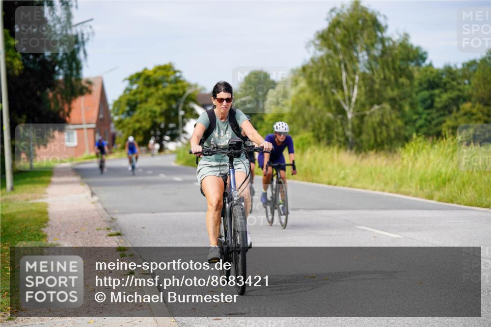 31.08.2025 - Elbe Triathlon Hamburg Michael Burmester http://msf.ph/oto/8683421 31.08.2025 11:10:41 Radfahren 988, 1335, 1367, 1382, 1393, 1396 meine-sportfotos.de