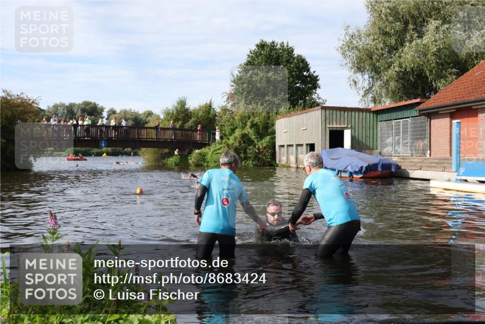 31.08.2025 - Elbe Triathlon Hamburg Luisa Fischer http://msf.ph/oto/8683424 31.08.2025 10:17:01 Schwimmen 1165 meine-sportfotos.de