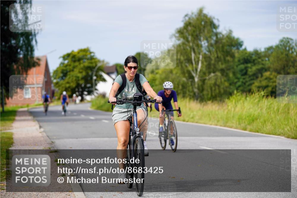 31.08.2025 - Elbe Triathlon Hamburg Michael Burmester http://msf.ph/oto/8683425 31.08.2025 11:10:41 Radfahren 988, 1335, 1367, 1382, 1393, 1396 meine-sportfotos.de