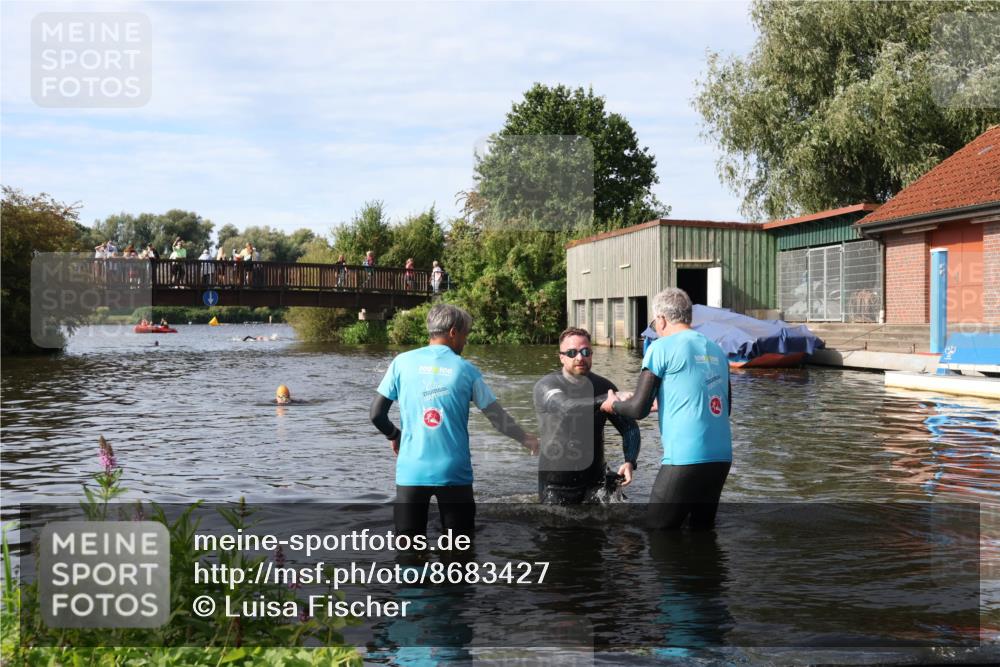 31.08.2025 - Elbe Triathlon Hamburg Luisa Fischer http://msf.ph/oto/8683427 31.08.2025 10:17:02 Schwimmen 1165 meine-sportfotos.de