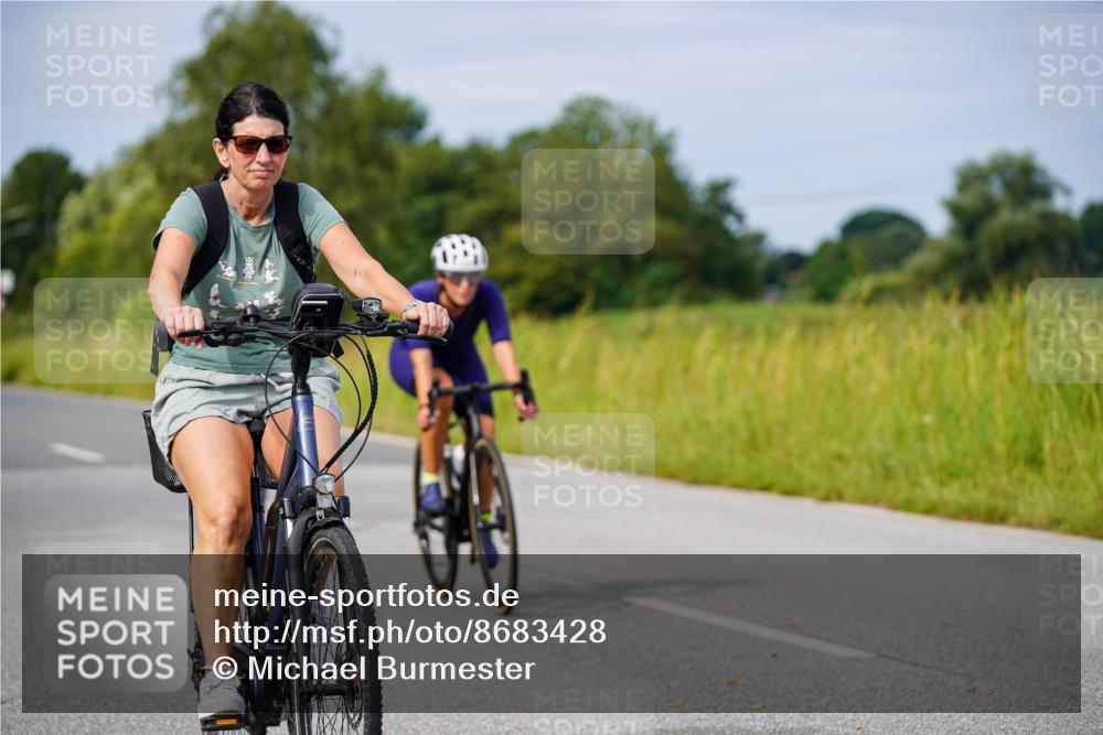 31.08.2025 - Elbe Triathlon Hamburg Michael Burmester http://msf.ph/oto/8683428 31.08.2025 11:10:42 Radfahren 988, 1365, 1367, 1382, 1393 meine-sportfotos.de