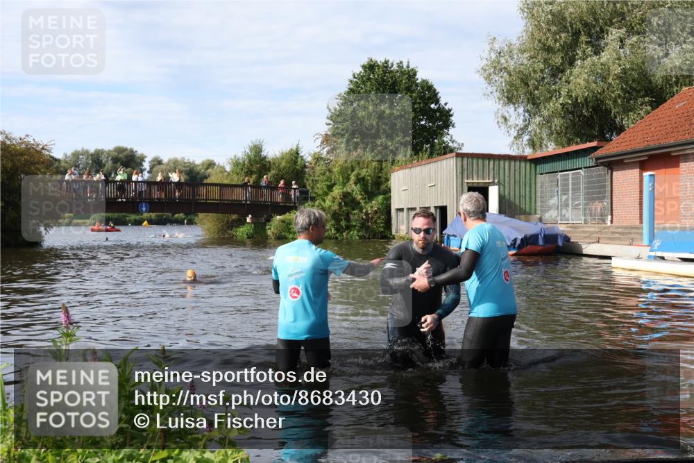 31.08.2025 - Elbe Triathlon Hamburg Luisa Fischer http://msf.ph/oto/8683430 31.08.2025 10:17:02 Schwimmen 1165 meine-sportfotos.de