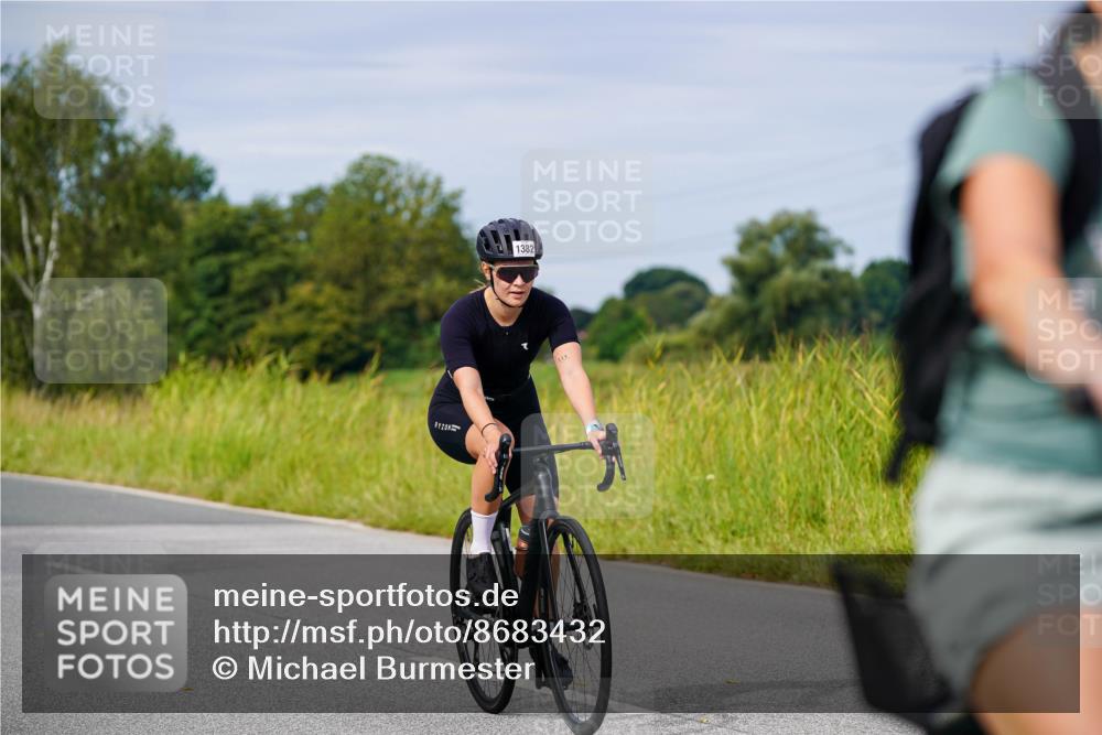 31.08.2025 - Elbe Triathlon Hamburg Michael Burmester http://msf.ph/oto/8683432 31.08.2025 11:10:43 Radfahren 988, 1365, 1367, 1382, 1393 meine-sportfotos.de