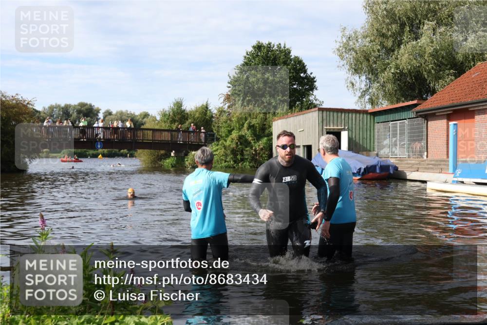 31.08.2025 - Elbe Triathlon Hamburg Luisa Fischer http://msf.ph/oto/8683434 31.08.2025 10:17:03 Schwimmen 1165 meine-sportfotos.de