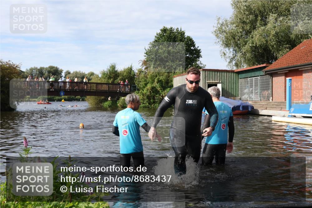 31.08.2025 - Elbe Triathlon Hamburg Luisa Fischer http://msf.ph/oto/8683437 31.08.2025 10:17:04 Schwimmen 1165 meine-sportfotos.de