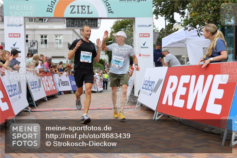 31.08.2025 - 21. Blankeneser Heldenlauf Strokosch-Dieckow http://msf.ph/oto/8683439 31.08.2025 12:03:49 Ziel 4230, 4225, 4226 meine-sportfotos.de