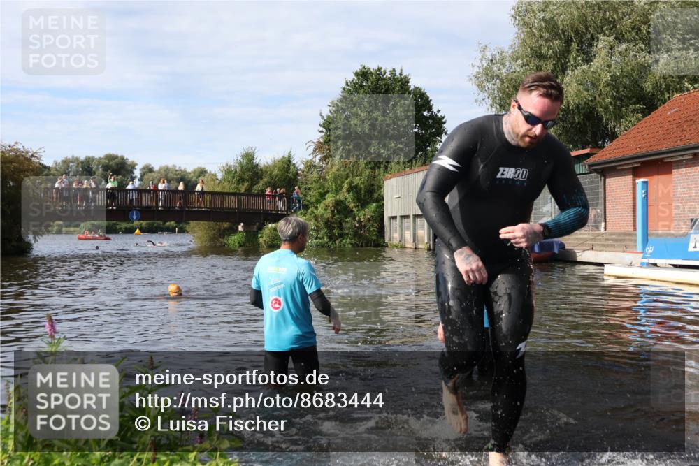 31.08.2025 - Elbe Triathlon Hamburg Luisa Fischer http://msf.ph/oto/8683444 31.08.2025 10:17:05 Schwimmen 1165 meine-sportfotos.de