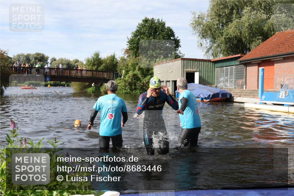31.08.2025 - Elbe Triathlon Hamburg Luisa Fischer http://msf.ph/oto/8683446 31.08.2025 10:17:14 Schwimmen 1133, 1149 meine-sportfotos.de