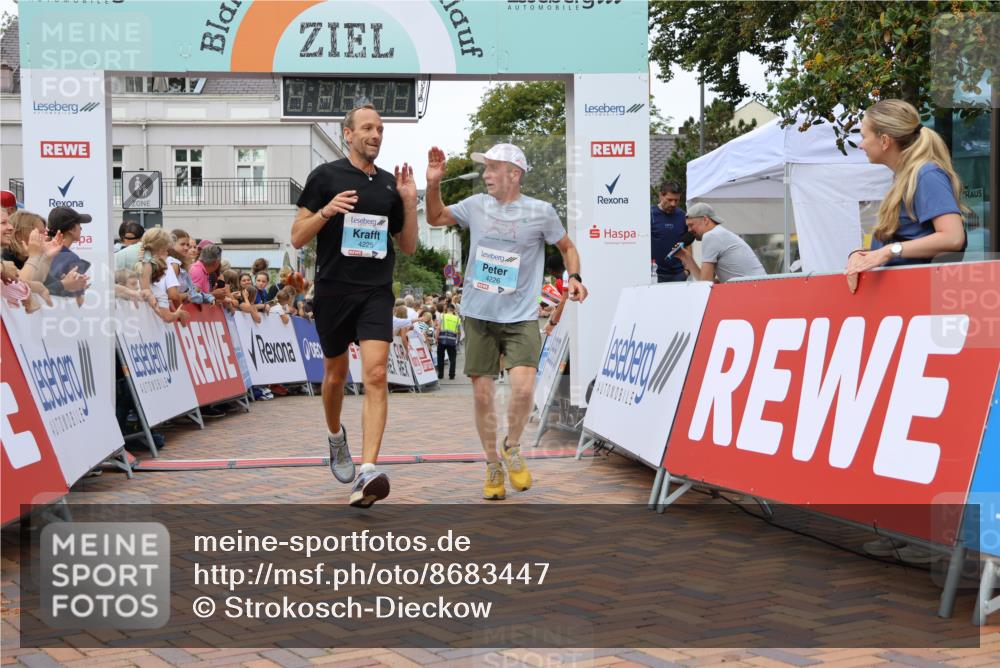 31.08.2025 - 21. Blankeneser Heldenlauf Strokosch-Dieckow http://msf.ph/oto/8683447 31.08.2025 12:03:49 Ziel 4230, 4225, 4226 meine-sportfotos.de