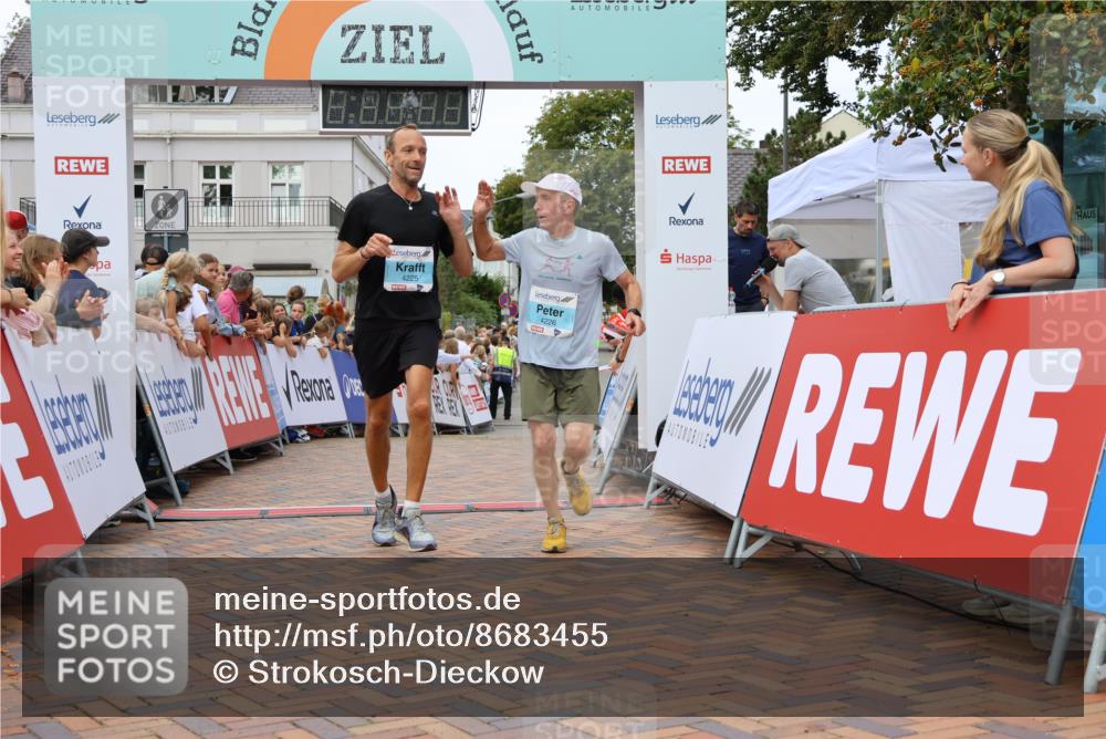31.08.2025 - 21. Blankeneser Heldenlauf Strokosch-Dieckow http://msf.ph/oto/8683455 31.08.2025 12:03:49 Ziel 4230, 4225, 4226 meine-sportfotos.de