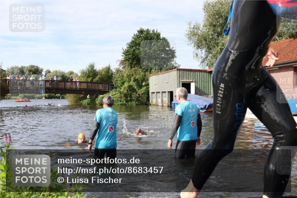 31.08.2025 - Elbe Triathlon Hamburg Luisa Fischer http://msf.ph/oto/8683457 31.08.2025 10:17:16 Schwimmen 1079, 1133, 1149 meine-sportfotos.de