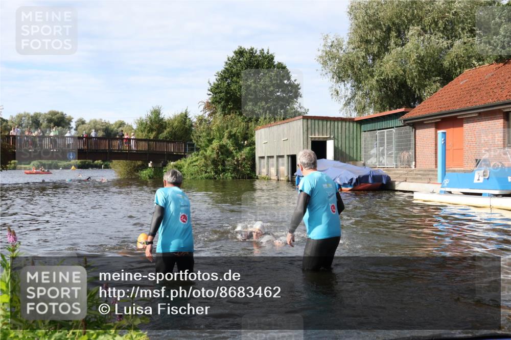 31.08.2025 - Elbe Triathlon Hamburg Luisa Fischer http://msf.ph/oto/8683462 31.08.2025 10:17:17 Schwimmen 1079, 1133, 1149 meine-sportfotos.de
