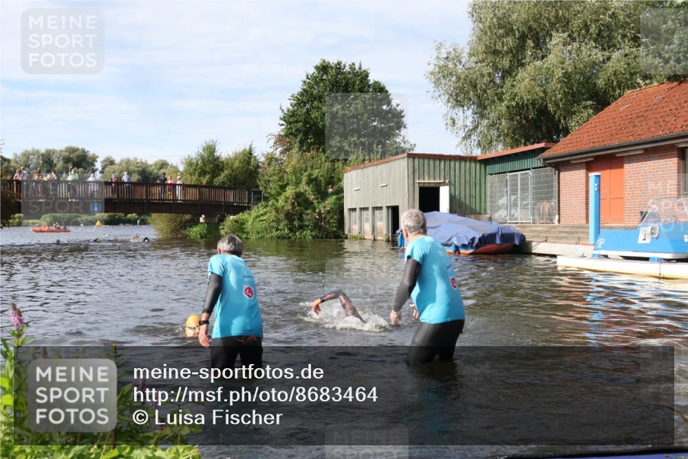 31.08.2025 - Elbe Triathlon Hamburg Luisa Fischer http://msf.ph/oto/8683464 31.08.2025 10:17:17 Schwimmen 1079, 1133, 1149 meine-sportfotos.de