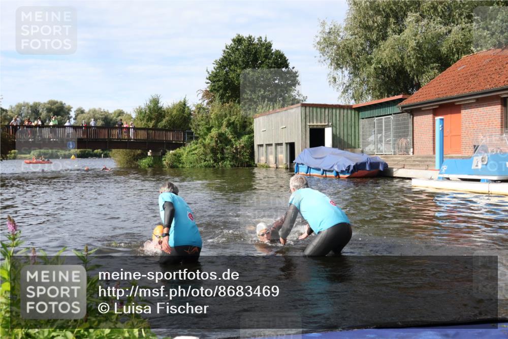 31.08.2025 - Elbe Triathlon Hamburg Luisa Fischer http://msf.ph/oto/8683469 31.08.2025 10:17:18 Schwimmen 1079, 1133, 1149 meine-sportfotos.de