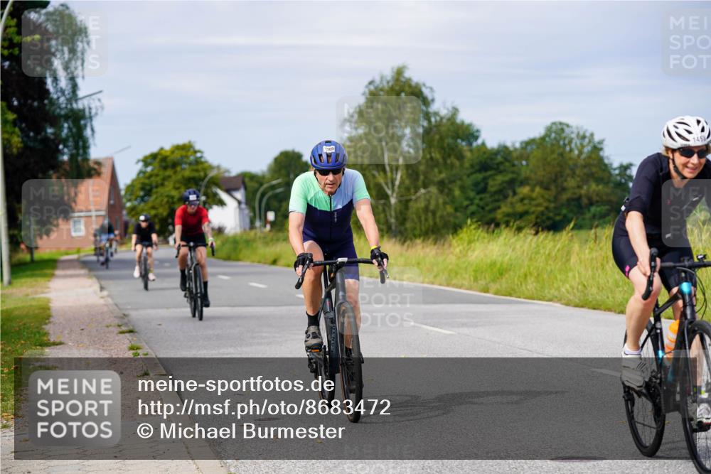 31.08.2025 - Elbe Triathlon Hamburg Michael Burmester http://msf.ph/oto/8683472 31.08.2025 11:11:12 Radfahren 1309, 1386, 1498, 1555 meine-sportfotos.de