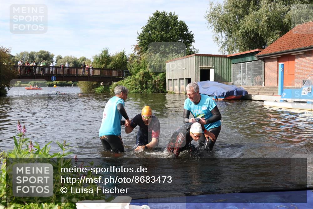 31.08.2025 - Elbe Triathlon Hamburg Luisa Fischer http://msf.ph/oto/8683473 31.08.2025 10:17:20 Schwimmen 1079, 1133, 1149 meine-sportfotos.de