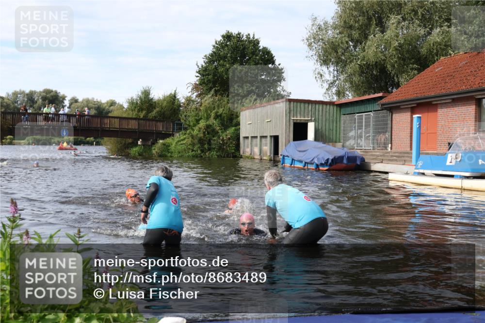 31.08.2025 - Elbe Triathlon Hamburg Luisa Fischer http://msf.ph/oto/8683489 31.08.2025 10:17:58 Schwimmen 1129, 1145, 1148 meine-sportfotos.de