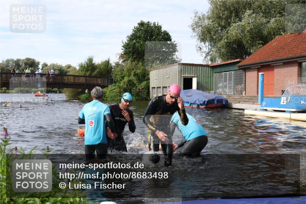 31.08.2025 - Elbe Triathlon Hamburg Luisa Fischer http://msf.ph/oto/8683498 31.08.2025 10:18:00 Schwimmen 1129, 1145, 1148 meine-sportfotos.de